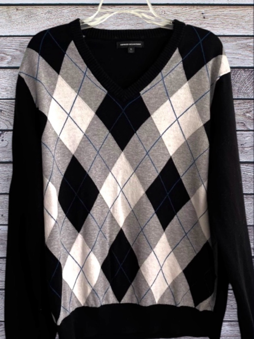 Express Design Studio xl v-neck argyle sweater
